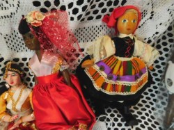 lot 4 dolls b